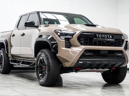 Used 2025 Toyota Tacoma TRD Pro AWD/4WD image 4