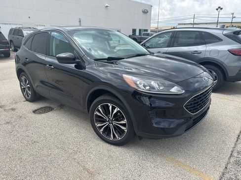 Used 2021 Ford Escape SE w/ SE Sport Appearance Package AWD/4WD image 3