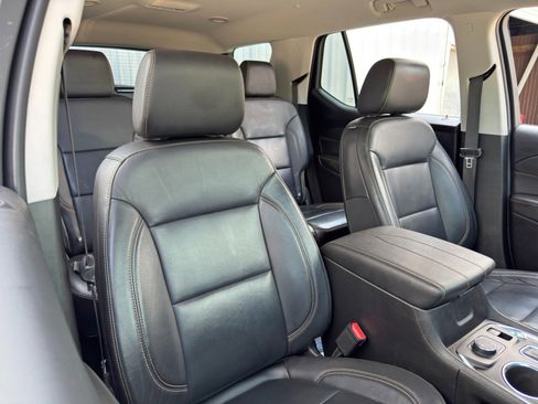 Used 2020 Chevrolet Traverse RS image 40