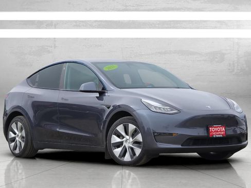 Used 2021 Tesla Model Y Long Range AWD/4WD image 2