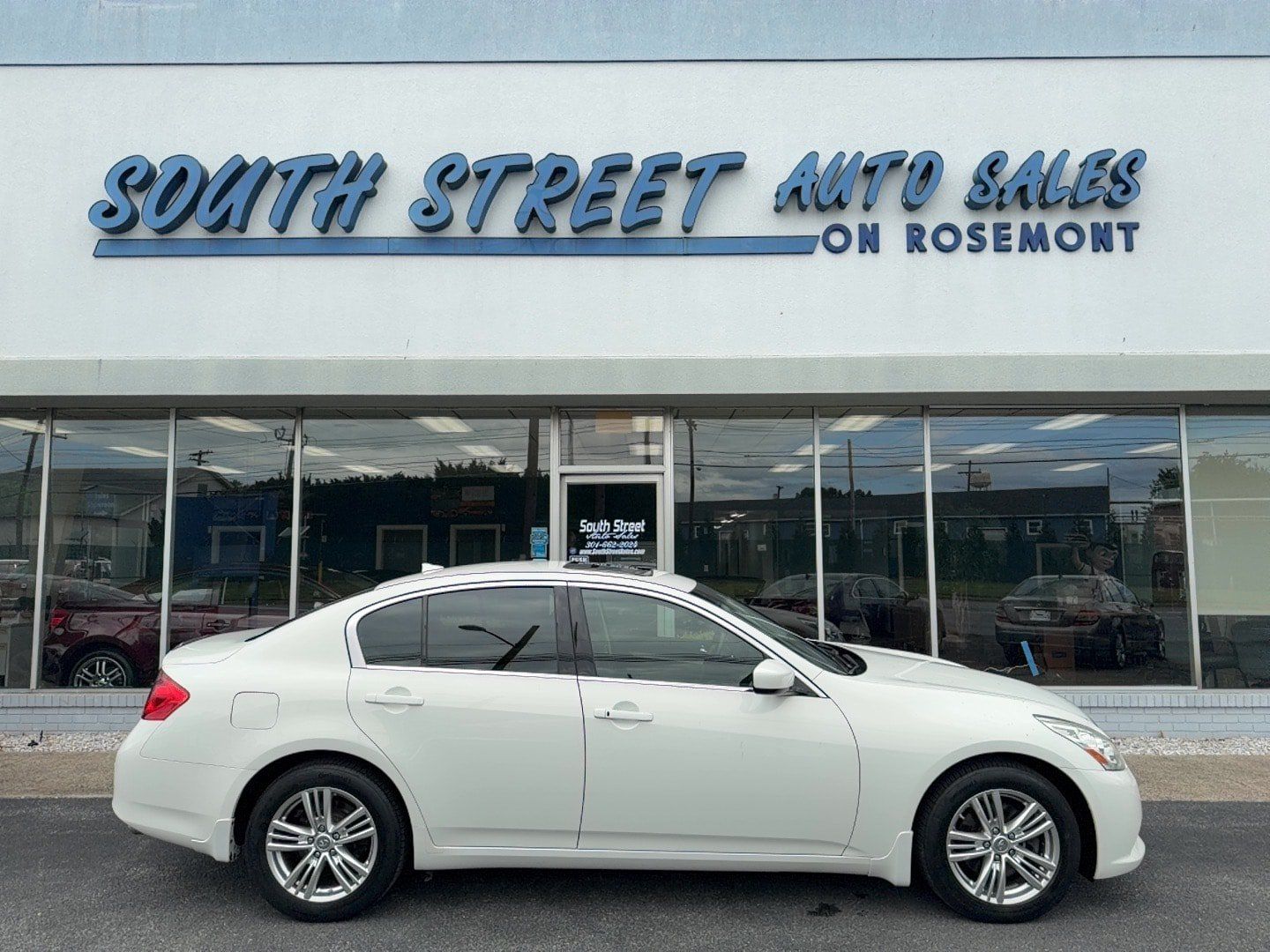 Used 2013 INFINITI G37 x Sedan w/ Premium Pkg AWD/4WD image 1