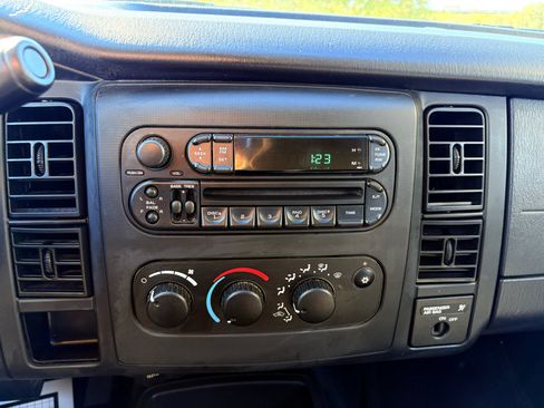 Used 2004 Dodge Dakota Club Cab 2WD w/ Tire & Handling Group image 37