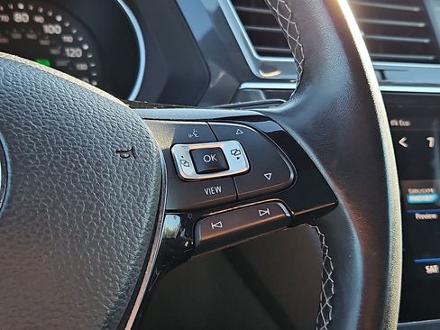 Used 2020 Volkswagen Tiguan SE R-Line image 22