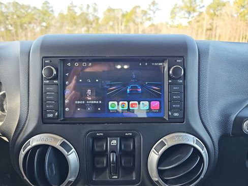 Used 2016 Jeep Wrangler Unlimited Sahara image 27