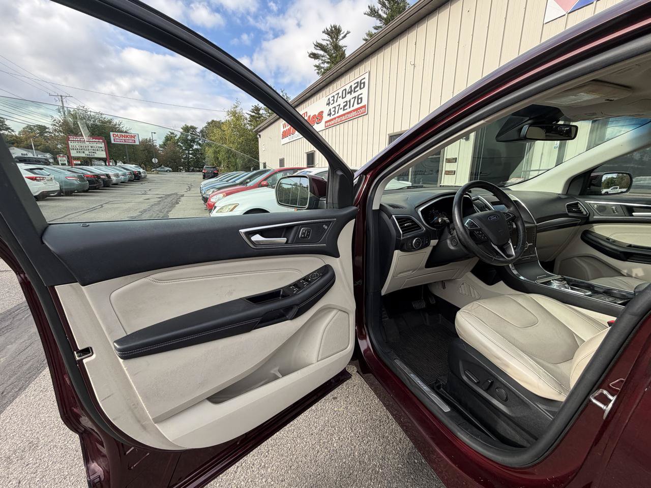 Used 2020 Ford Edge Titanium w/ Equipment Group 301A AWD/4WD image 10