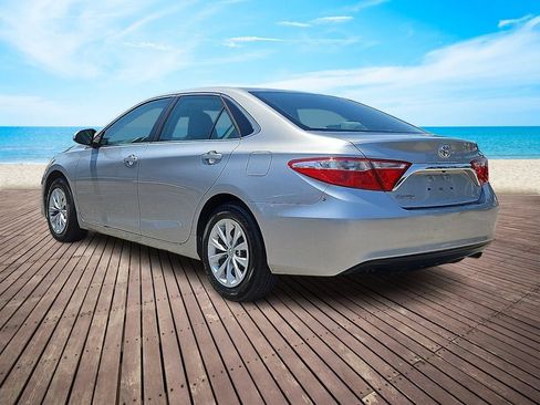 Used 2017 Toyota Camry LE FWD image 6