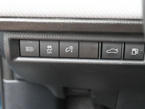 Used 2025 Toyota Camry SE image 16