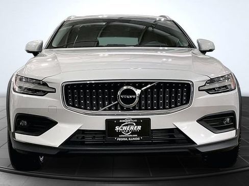 Certified 2021 Volvo V60 T5 Cross Country w/ Climate Package AWD/4WD image 4