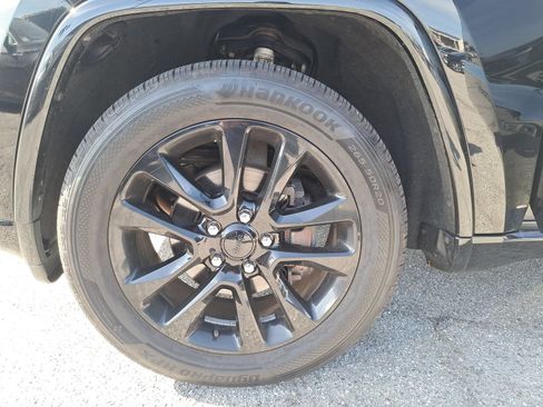 Used 2020 Jeep Grand Cherokee Altitude AWD/4WD image 13