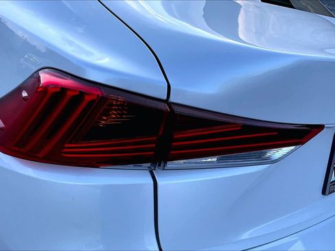 Used 2018 Lexus IS 300 AWD image 27