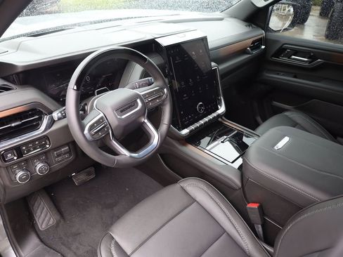 Used 2026 GMC Yukon Denali w/ Denali Reserve Package AWD/4WD image 12