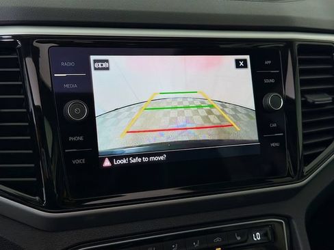 Used 2023 Volkswagen Atlas SE w/ Panoramic Sunroof Package FWD image 16