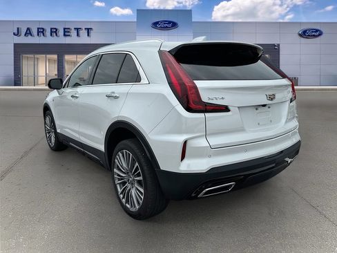 Used 2024 Cadillac XT4 Premium Luxury FWD image 2