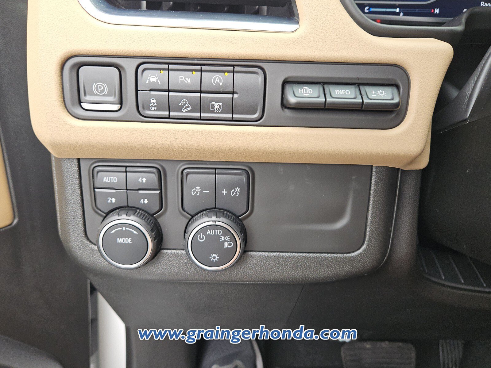 Used 2023 Chevrolet Tahoe Premier AWD/4WD image 23