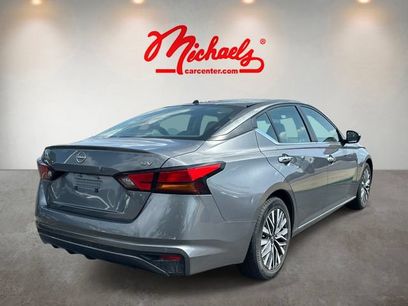 Used 2024 Nissan Altima 2.5 SV