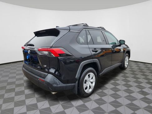 Used 2021 Toyota RAV4 LE image 4