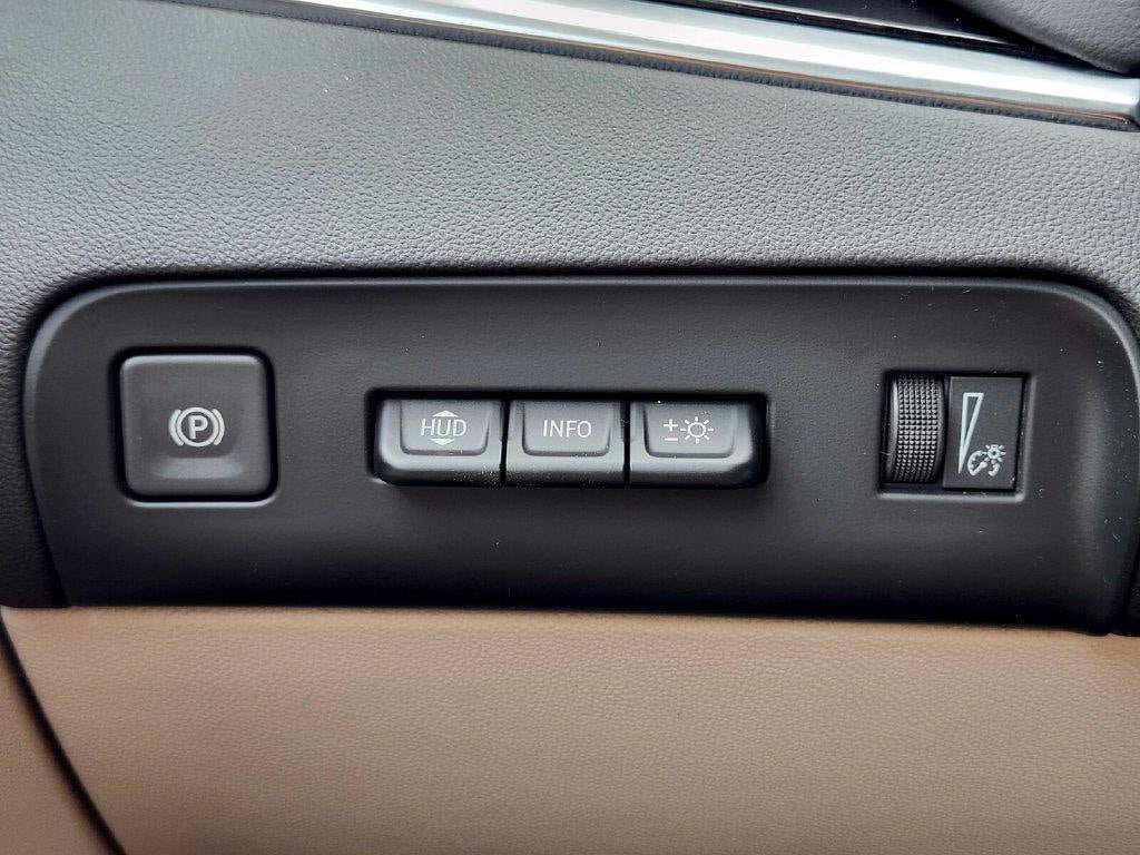 Used 2024 Buick Enclave Avenir w/ Avenir Technology Package AWD/4WD image 23