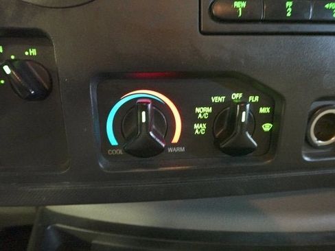 Used 2011 Ford E-350 and Econoline 350 Super Duty w/ Insulation Pkg image 16