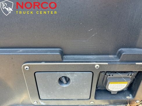 Used 2018 Toyota Tacoma TRD Sport w/ Technology Package image 11