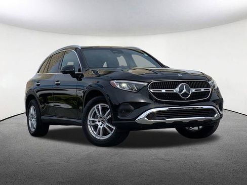 Used 2025 Mercedes-Benz GLC 300 4MATIC image 2