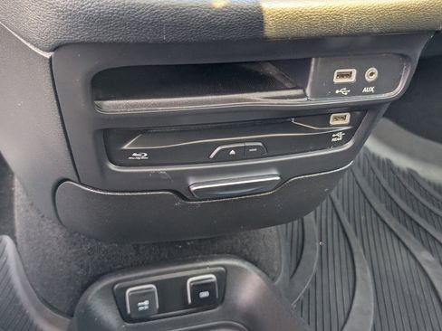 Used 2020 Chrysler Pacifica Limited w/ Advanced Safetytec Group image 16