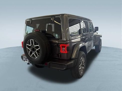 Used 2025 Jeep Wrangler Unlimited Sahara AWD/4WD image 9