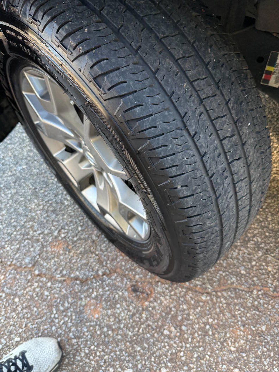 Used 2015 Nissan Frontier SL w/ Moonroof Package RWD image 8