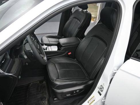 Used 2023 Jeep Grand Cherokee Overland AWD/4WD image 11