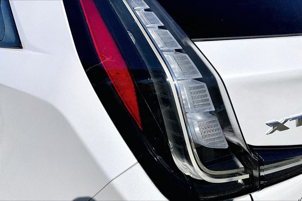 Used 2024 Cadillac XT4 Sport FWD image 31