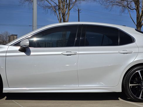 Used 2018 Toyota Camry XSE image 12