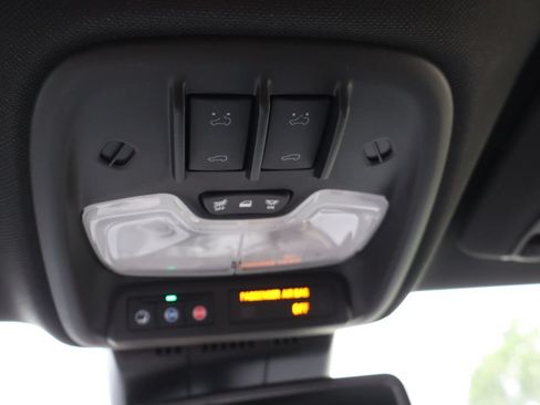 Used 2025 Chevrolet Colorado Z71 AWD/4WD image 18