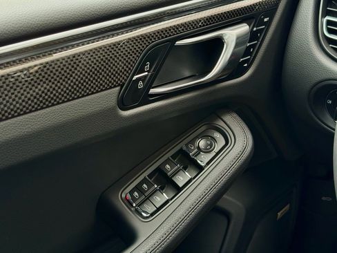 New 2025 Porsche Macan image 37
