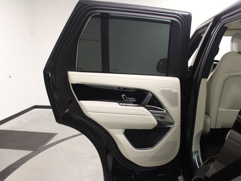 Certified 2025 Land Rover Range Rover SE AWD/4WD image 35