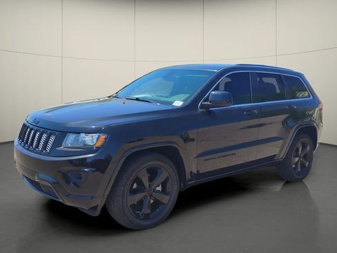 Used 2015 Jeep Grand Cherokee Altitude RWD image 3