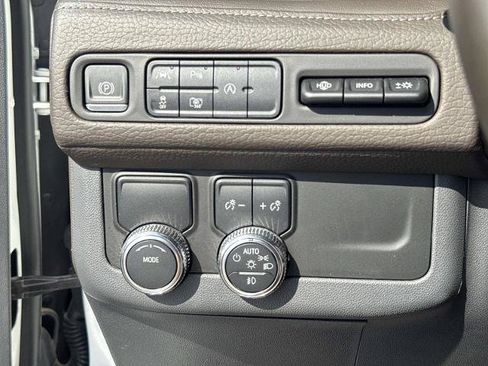 Used 2023 GMC Yukon XL Denali RWD image 24