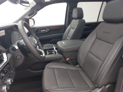Used 2025 GMC Yukon Denali w/ Sun & Power Step Package AWD/4WD image 19