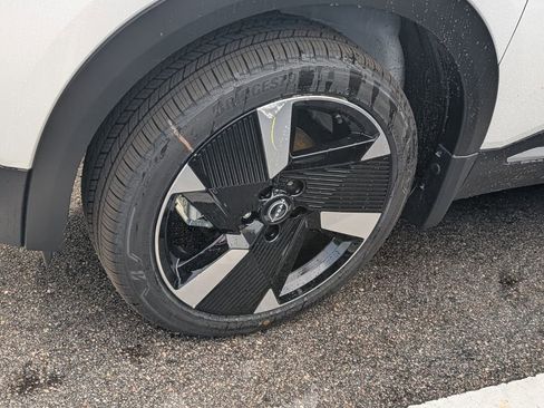 New 2025 Nissan Kicks SR w/ Illumination Package image 5