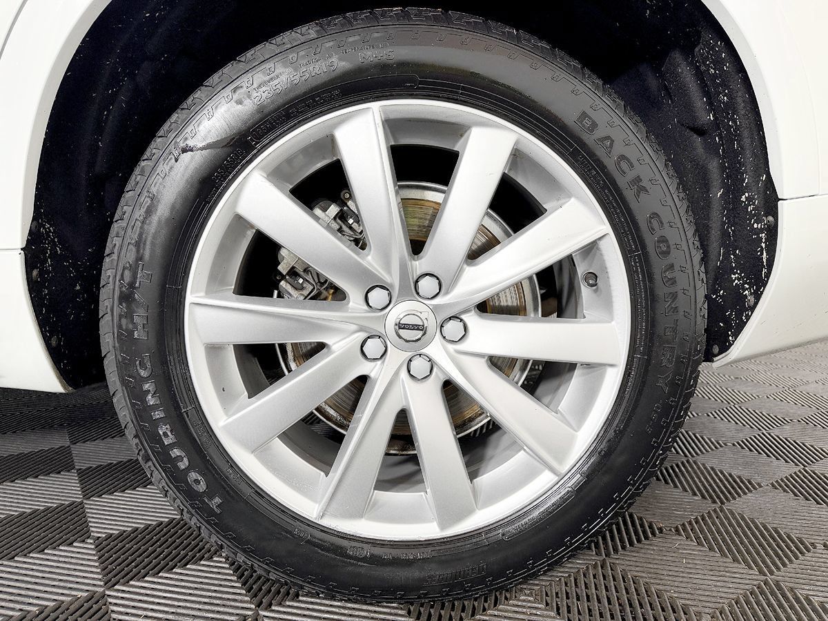 Used 2018 Volvo XC90 T6 Momentum w/ Momentum Plus Package AWD/4WD image 25