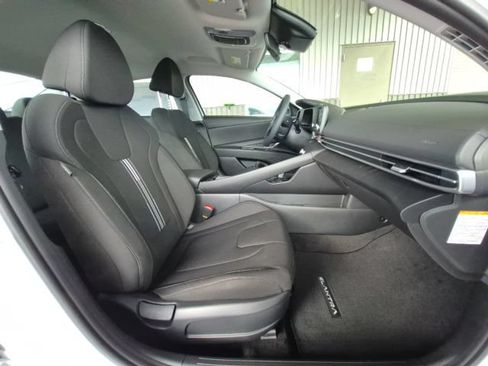 New 2026 Hyundai Elantra Hybrid FWD image 14