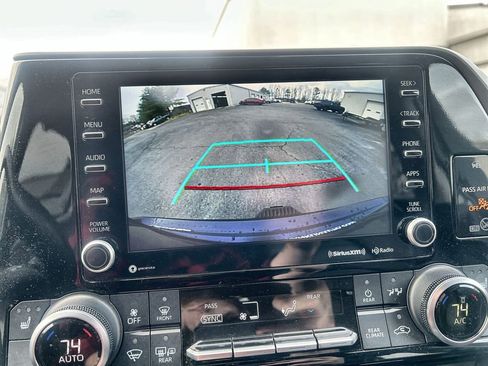 Used 2022 Toyota Highlander XLE image 23