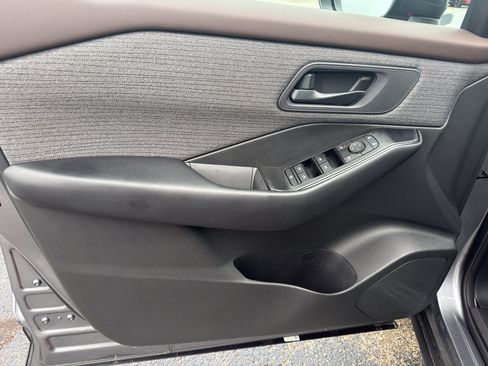 Used 2023 Nissan Rogue S AWD/4WD image 13