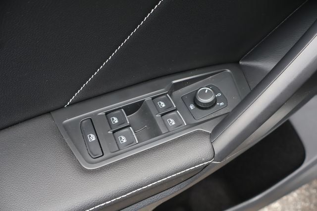 Certified 2023 Volkswagen Tiguan SE R-Line FWD image 13