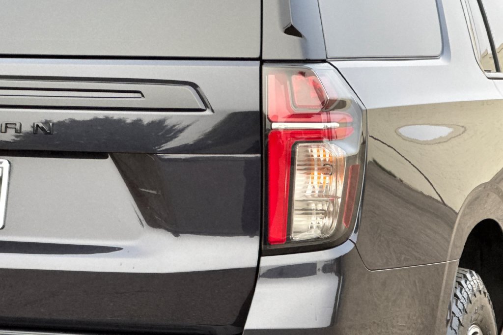 Used 2023 Chevrolet Suburban Z71 w/ Luxury Package AWD/4WD image 36
