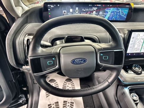 New 2026 Ford Expedition Platinum w/ Driver's Package AWD/4WD image 17