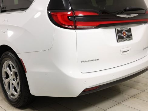 Used 2022 Chrysler Pacifica Limited image 48
