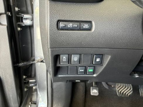 Used 2020 Nissan Rogue S FWD image 24