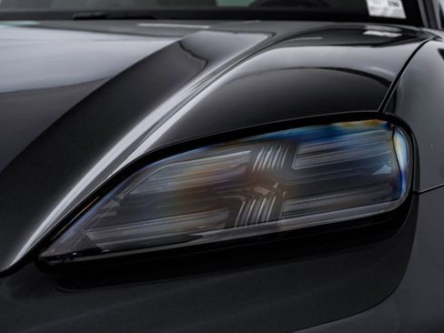 Certified 2025 Porsche Macan 4S Electric AWD/4WD image 7