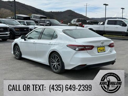 Used 2021 Toyota Camry XLE AWD/4WD image 3