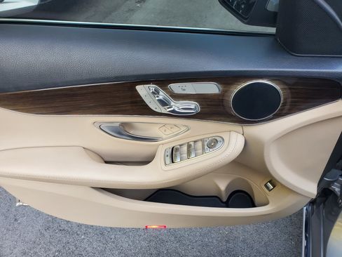 Used 2019 Mercedes-Benz C 300 Sedan image 19