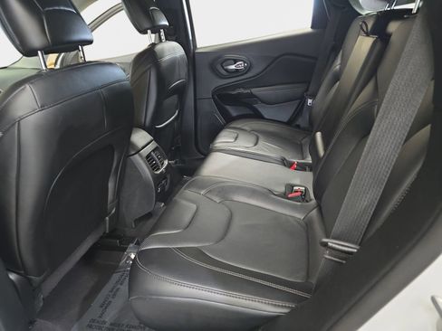 Used 2023 Jeep Cherokee Altitude Lux image 16